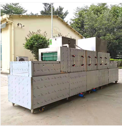 越來越多的餐廳都使用上了商用洗碗機