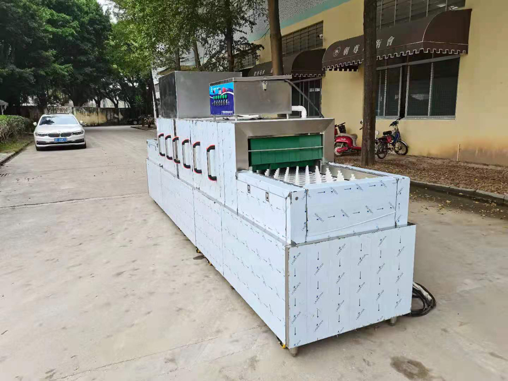 學校飯堂洗碗機